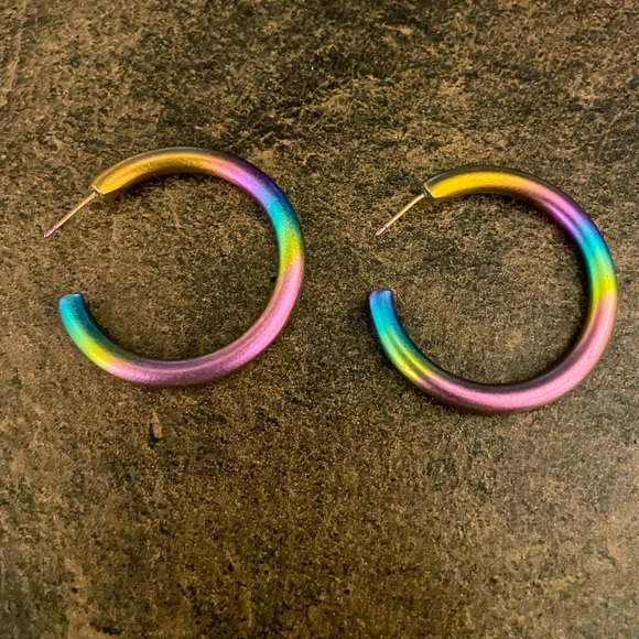 Vintage Avon Rainbow Earring Hoops w/ Surgical Steel Post / 1992 / EC ๐๐ค - Picture 3 of 4